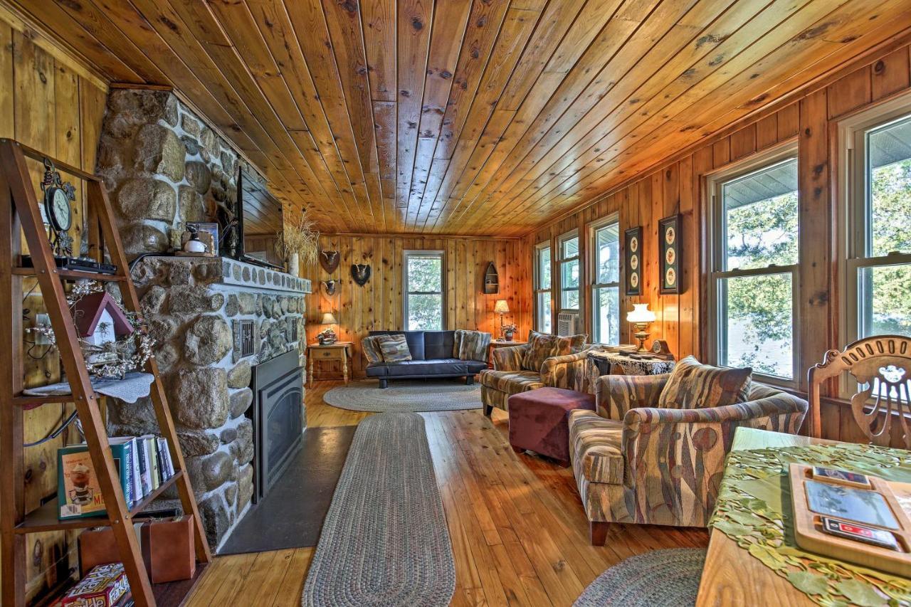 Cozy Lakefront Cabin With Indoor Gas Fireplace! Villa Mercer Exterior photo